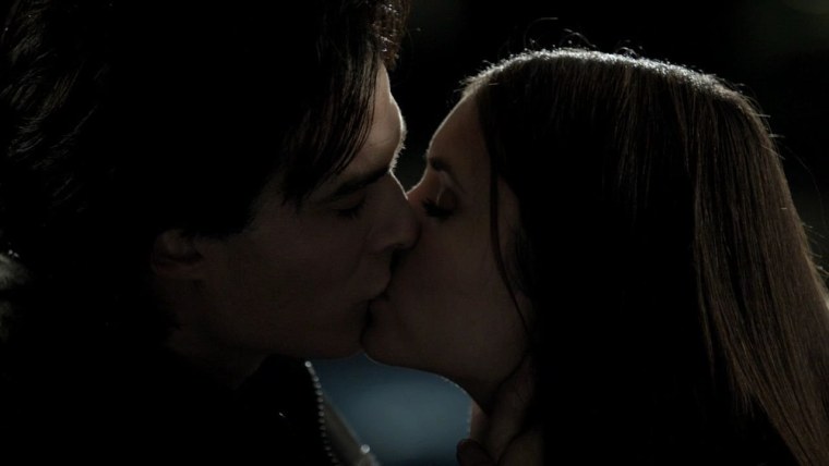 Деймон Сальваторе и Елена Гилберт кадры