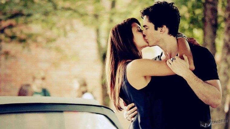 Деймон и Елена в мотеле