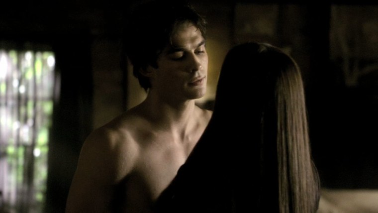 Деймон Сальваторе и Елена в кровати