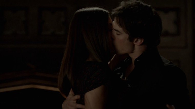 Дневники вампира обои Деймон и Елена