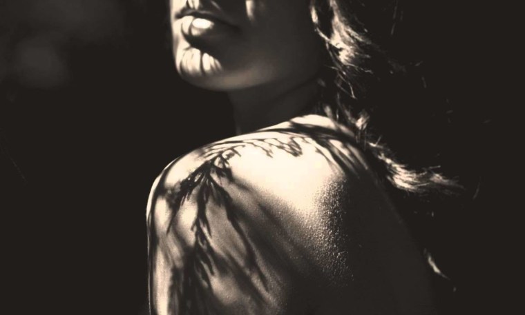 Тень девушки