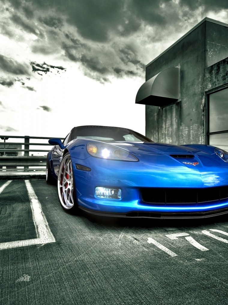 Крутая машина на красивом фоне