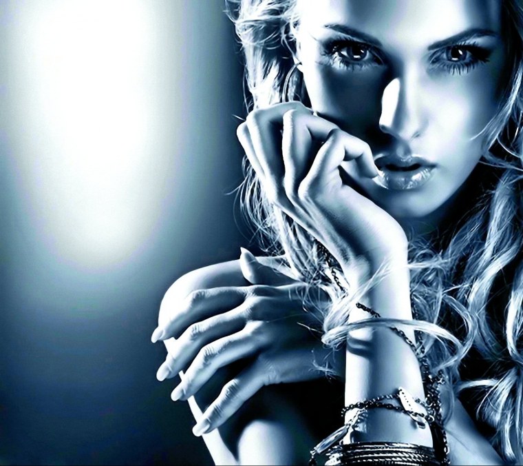 Красивые девушки на экран телефона