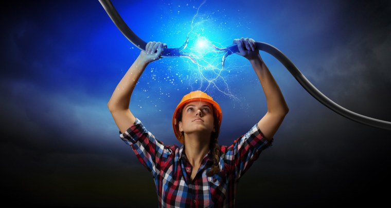 Девушка электрик