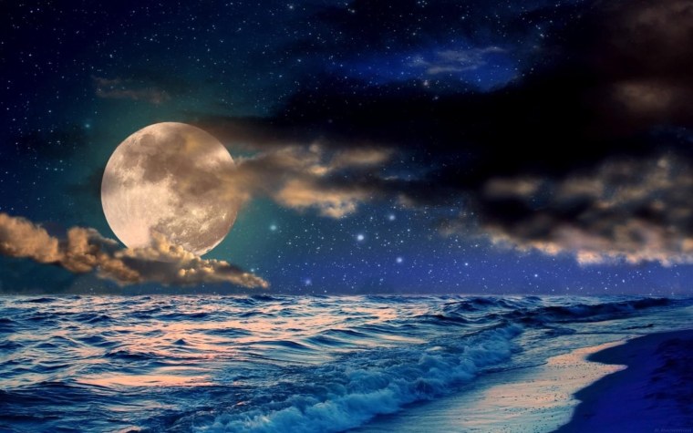 Луна и море