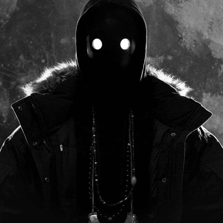 Человек в черной маске