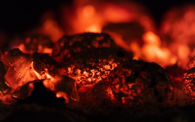 Пепел и угли