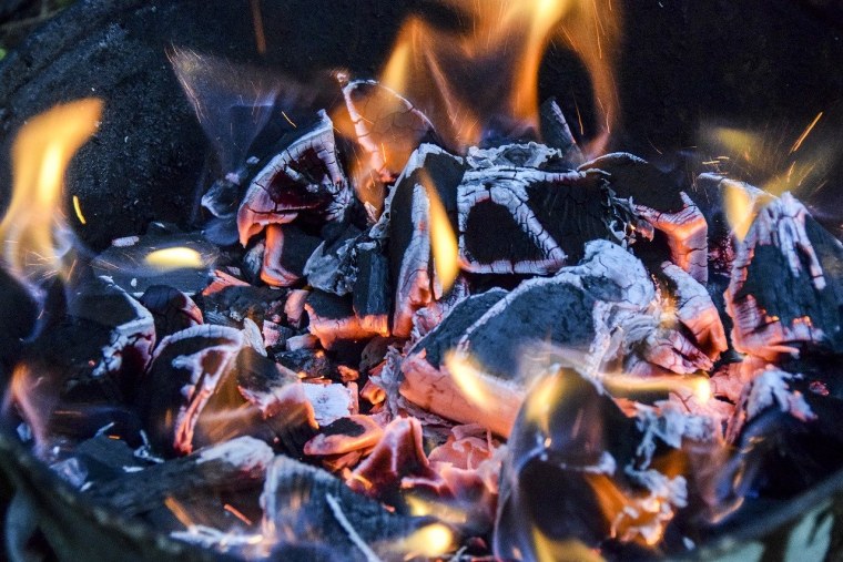 Пепел и угли