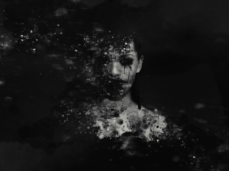 Человек рассыпается в пепел