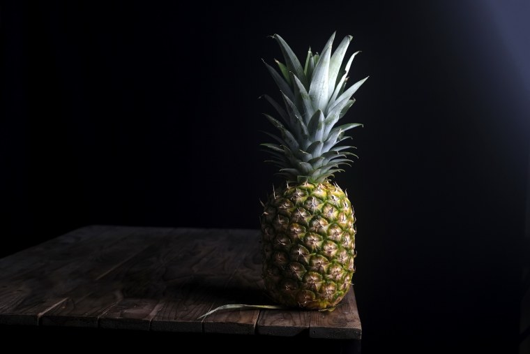 Фрукты ананас
