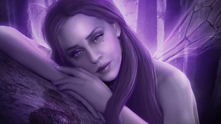 Девушка с фиолетовой кожей