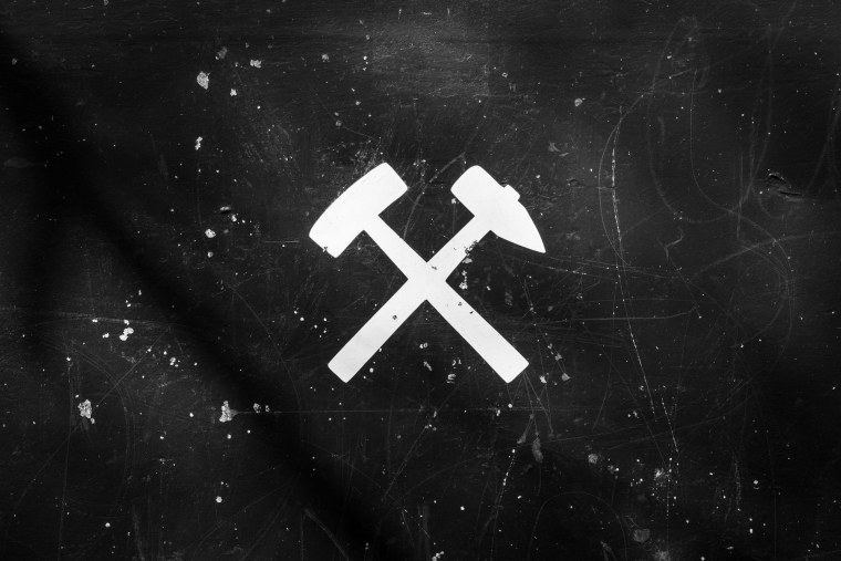 Белый крестик на черном фоне