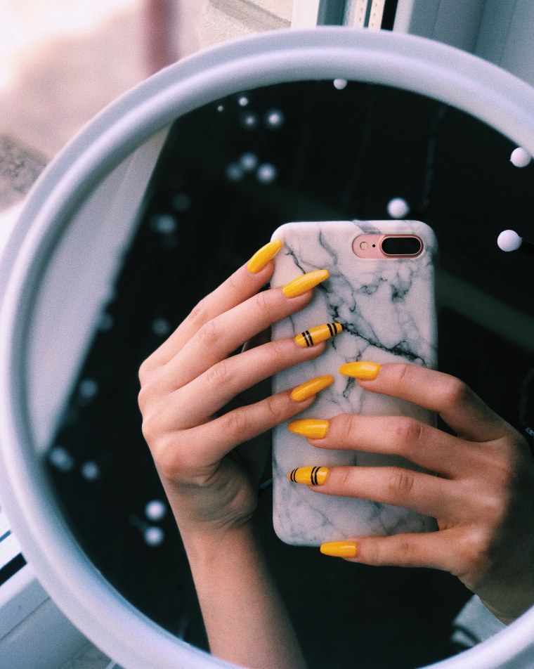 Эстетичный маникюр для подростков