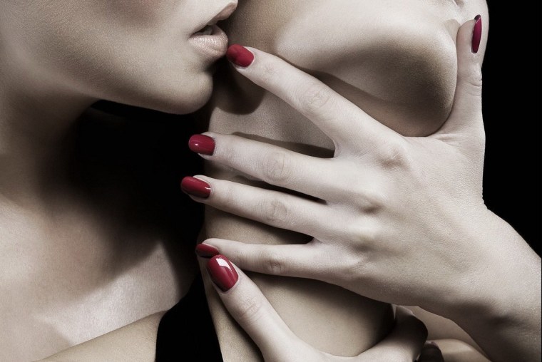 Ногтями по спине