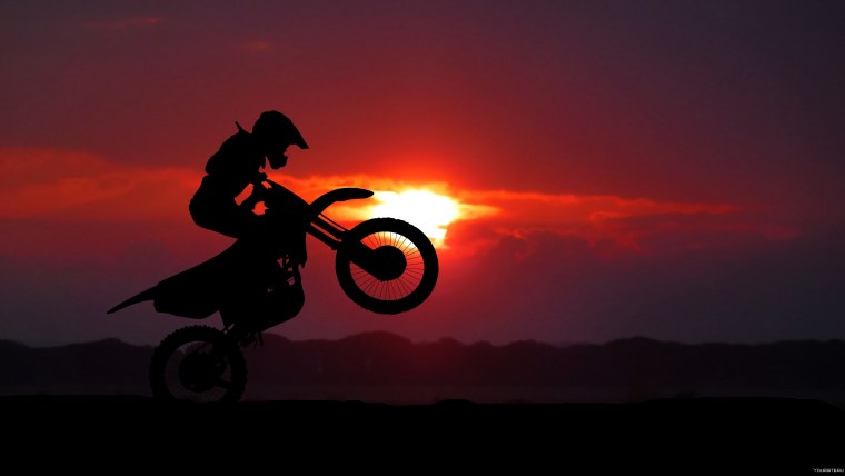 Мотоцикл на закате