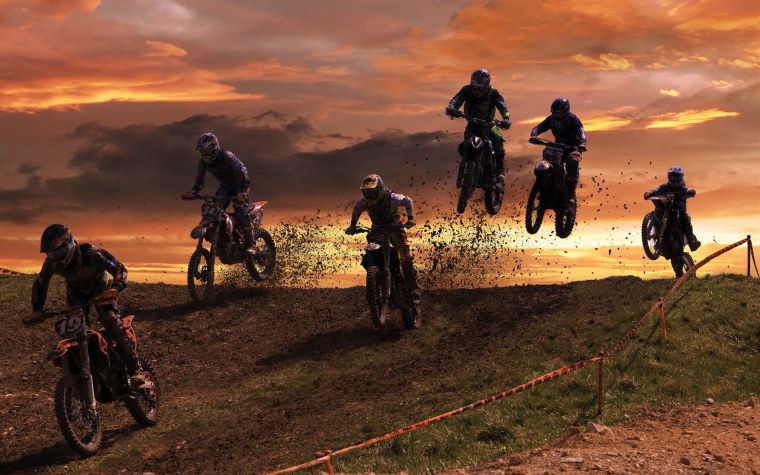 Мотоциклист на кроссе