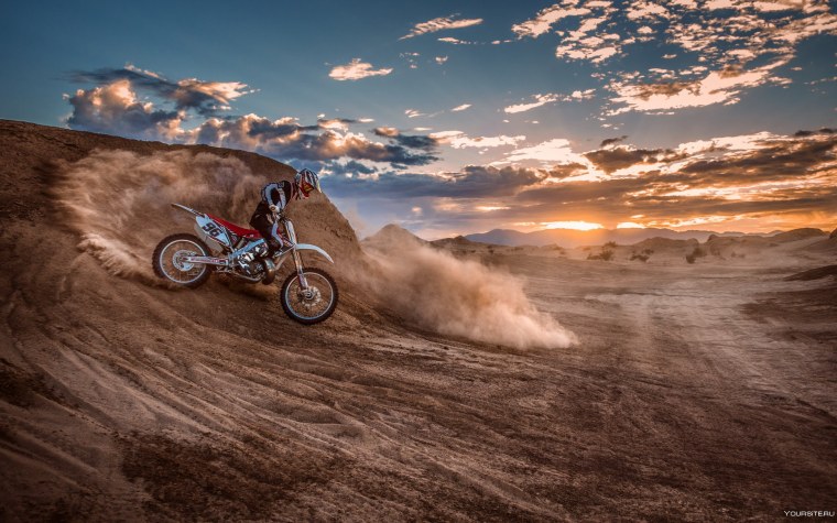 Мотоцикл для трассы