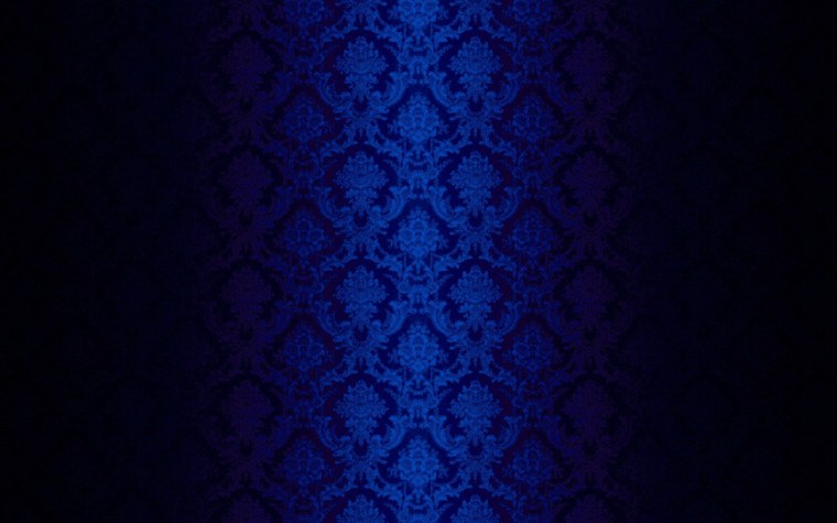 Синее яблоко на черном фоне