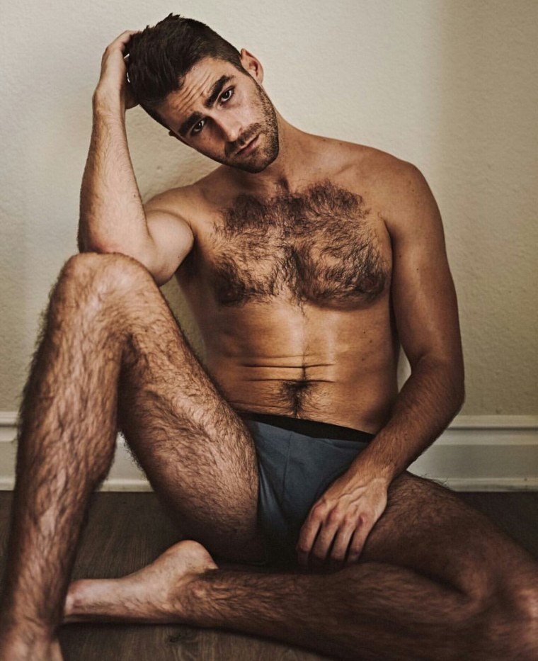 Красивые парни с волосатыми ногами