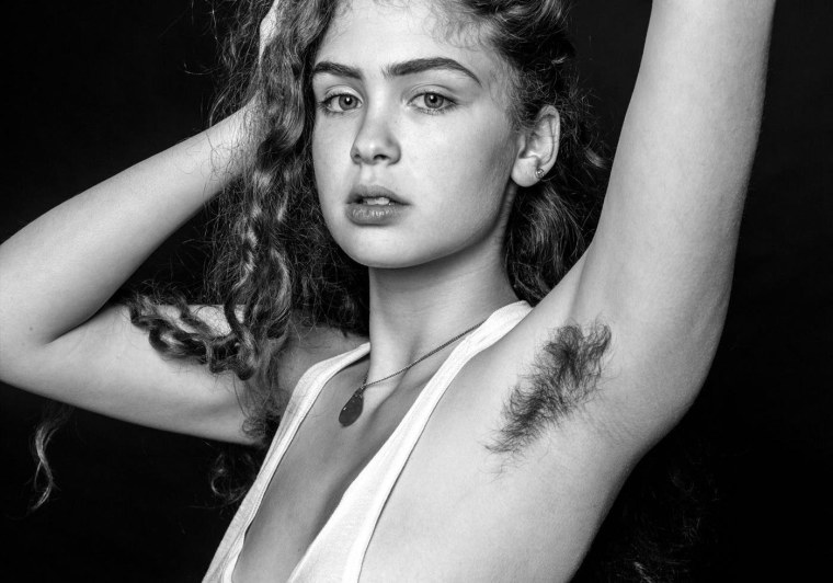 Софи Лорен с волосатыми подмышками