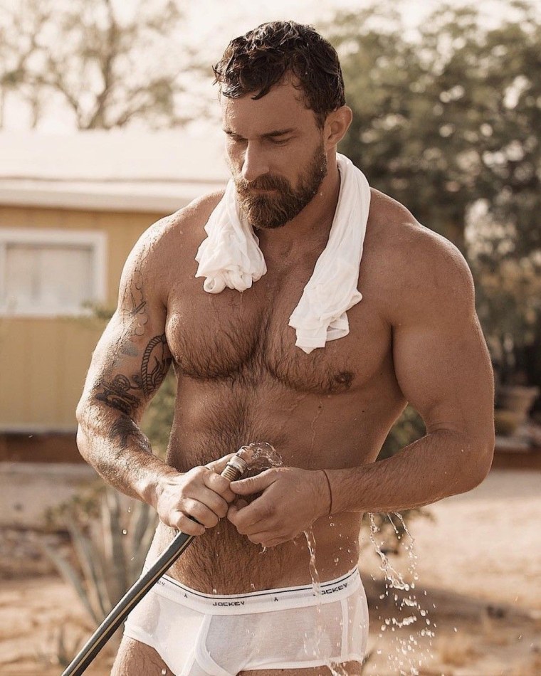 Брутальный мужчина с щетиной