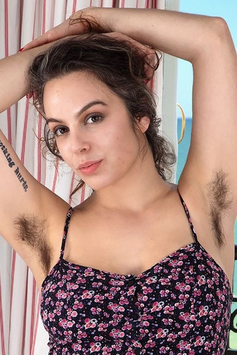 Голые волосатые подмышки