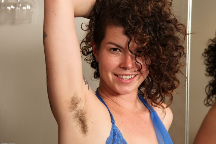 Девушки с небритыми подмышками