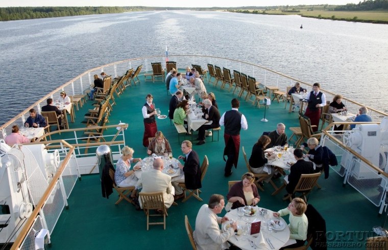 Обед на корабле