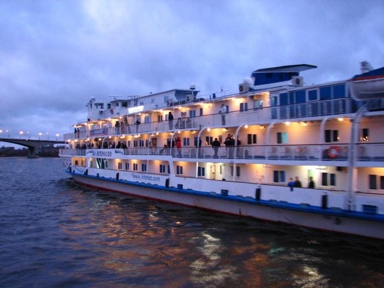 Люди на круизном лайнере