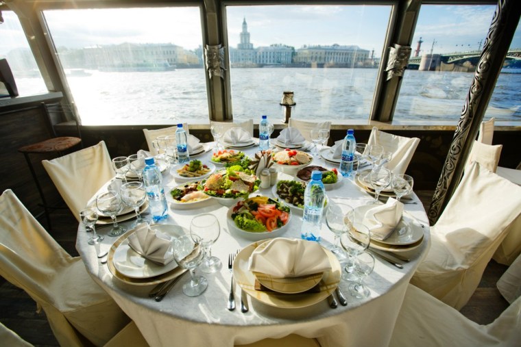 Волга река теплоход