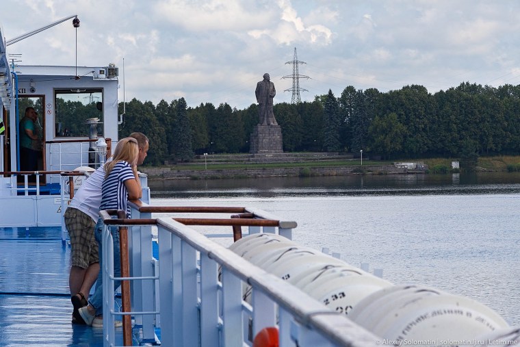 Круизный лайнер туристы