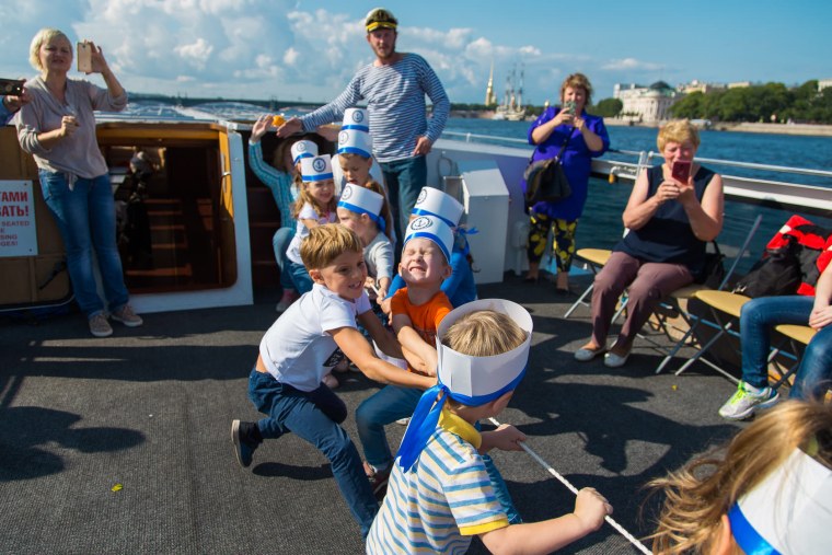 Корабль для туристов