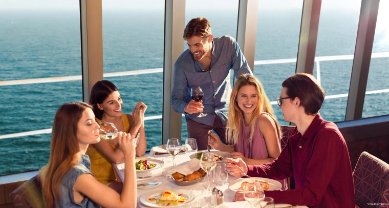 Туристы на теплоходе