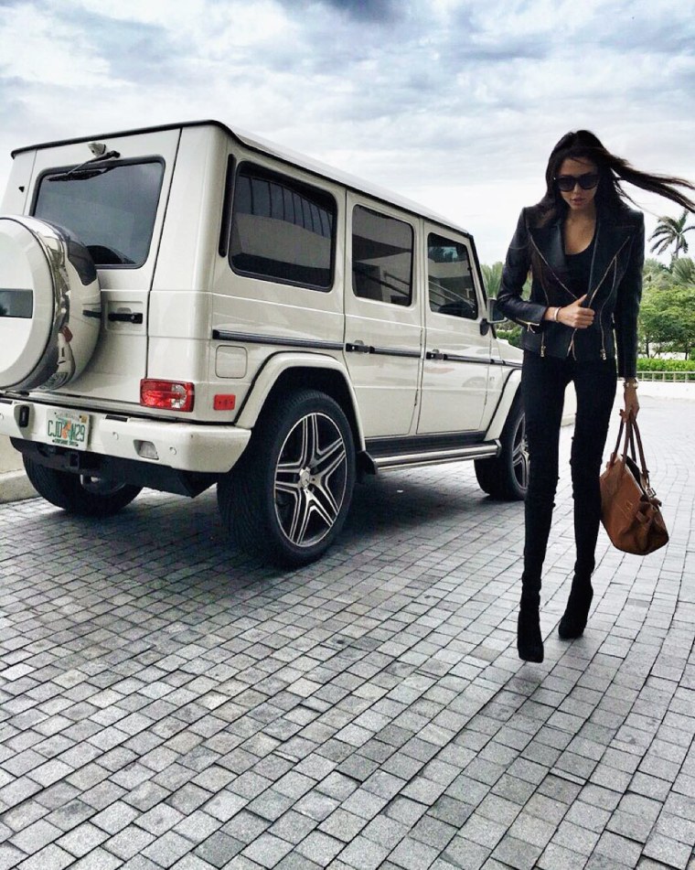 Гелендваген и девушка