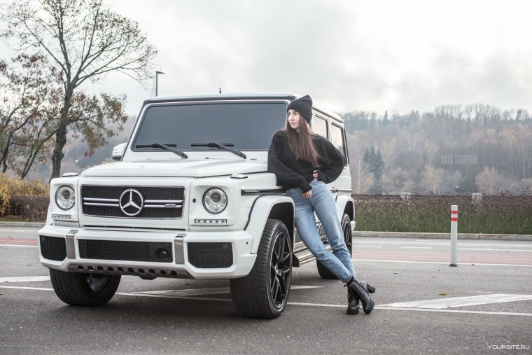 Девушка на Гелендвагене