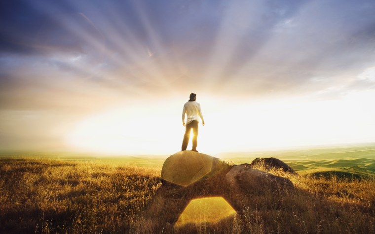 Человек стремится к свету