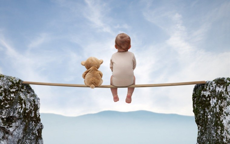 Ребенок у окна