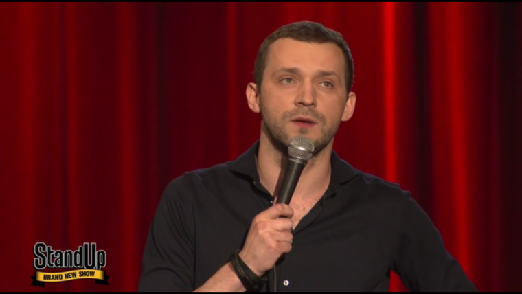 Стендапер Руслан белый