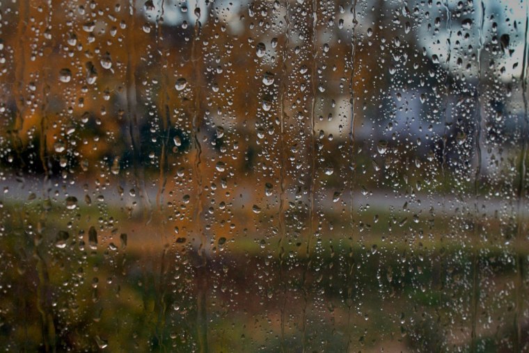 Дождь в окне