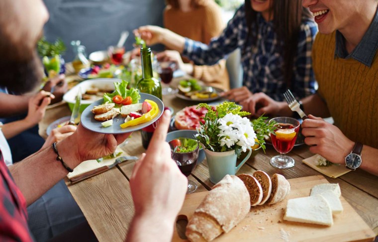 Обед за столом