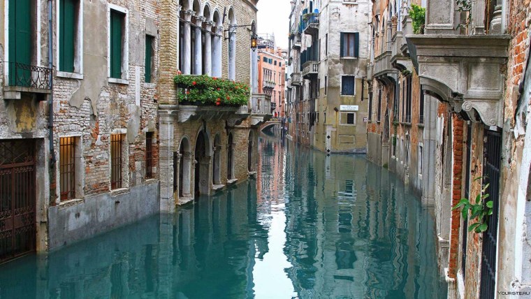 Италия гондолы улочки