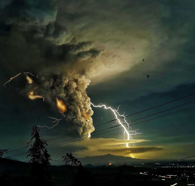 A Flash of Lightning carries 10c