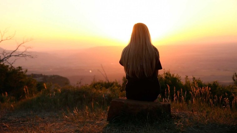 Блондинка на закате