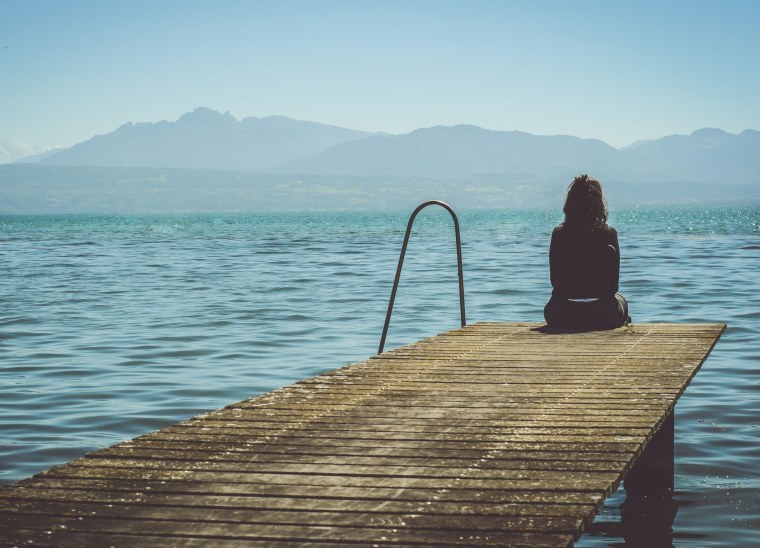 Человек на пирсе