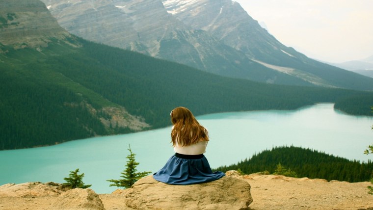 Девушка наедине с природой