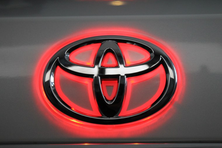 Надпись Тойота