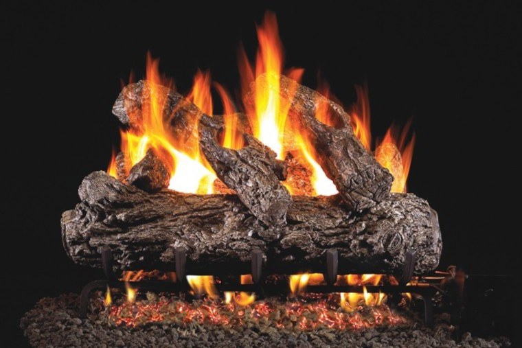 Огонь в камине на белом фоне