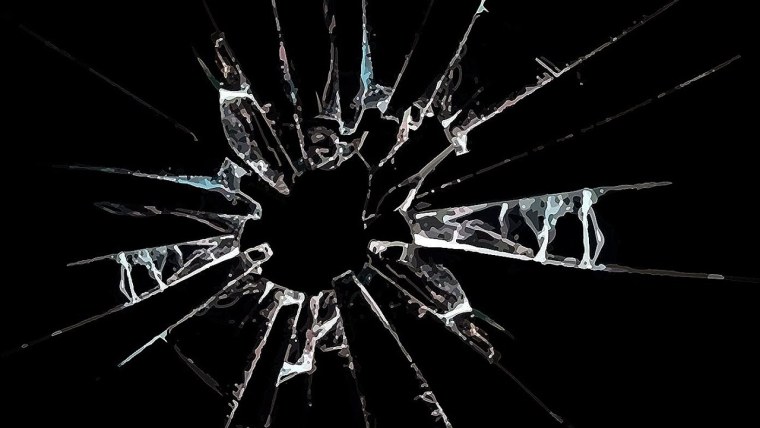 Треснутое стекло