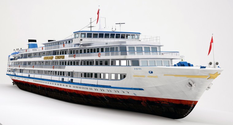 Пассажирские теплоходы Александр Суворов модели