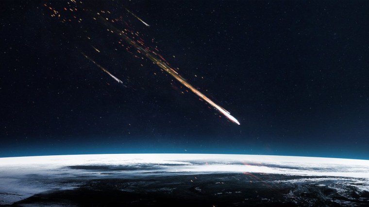 Комета около